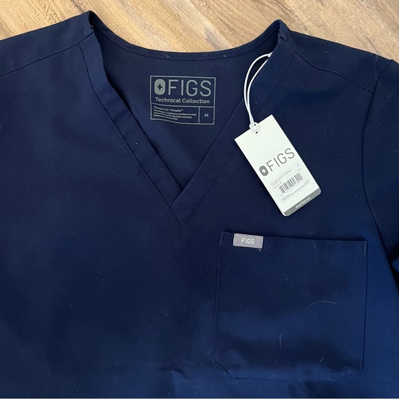 Womens NWT figs Catarina short sleeve pocket scrub top sz M blue - Picture 3 of 4